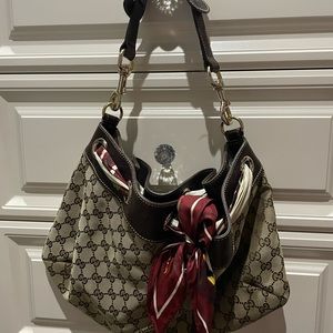 Authentic Gucci shoulder bag with scarf